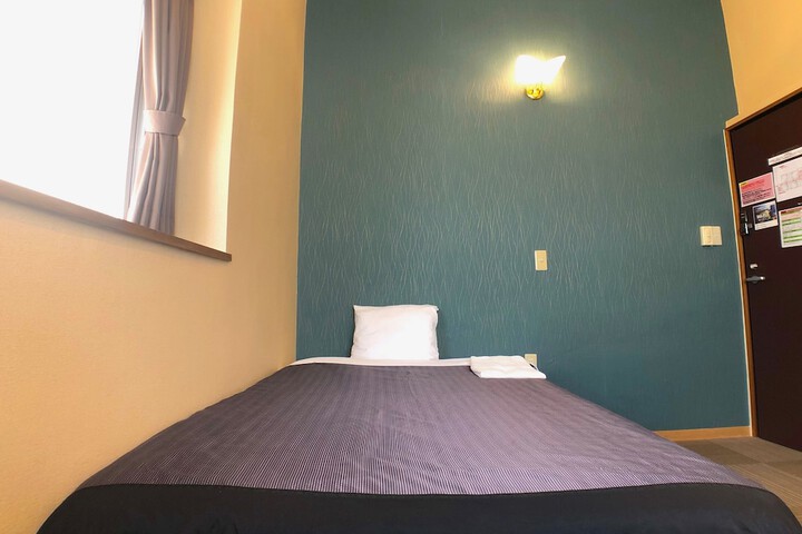 Room 3 of 79