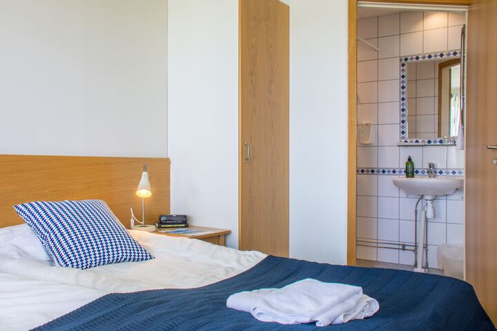 Room 8 of 9