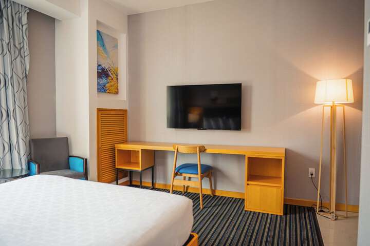 Room 14 of 37