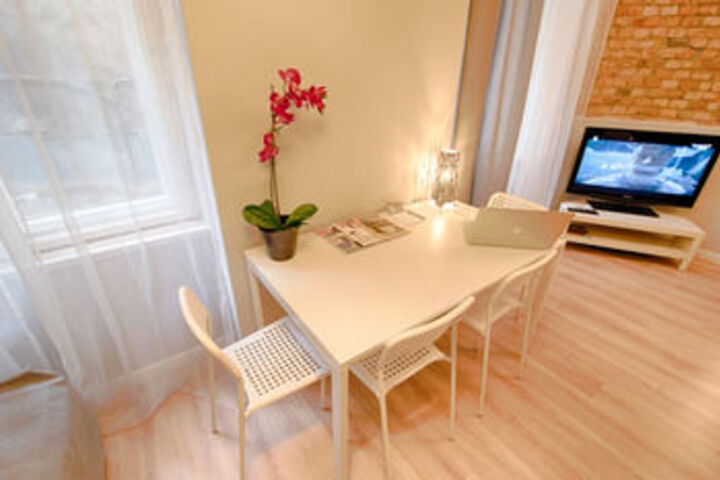 Room 9 of 14