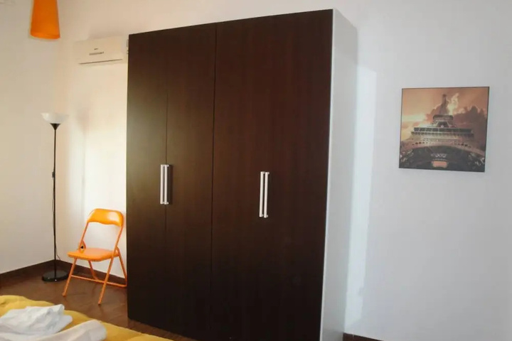 Room 3 of 20