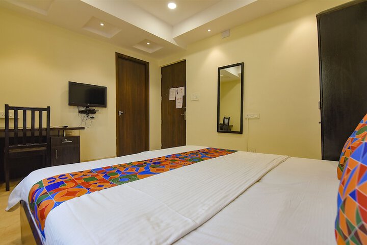 Room 13 of 27