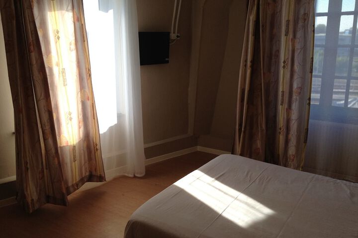 Room 3 of 16