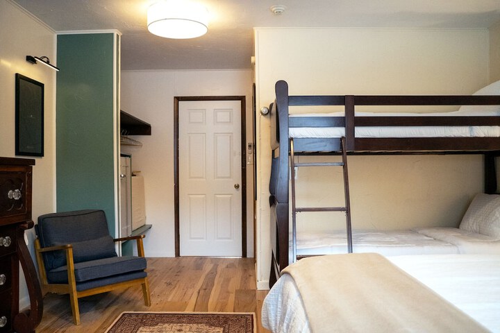 Room 9 of 19
