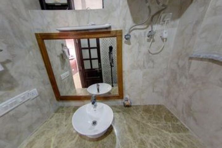 Room 7 of 27