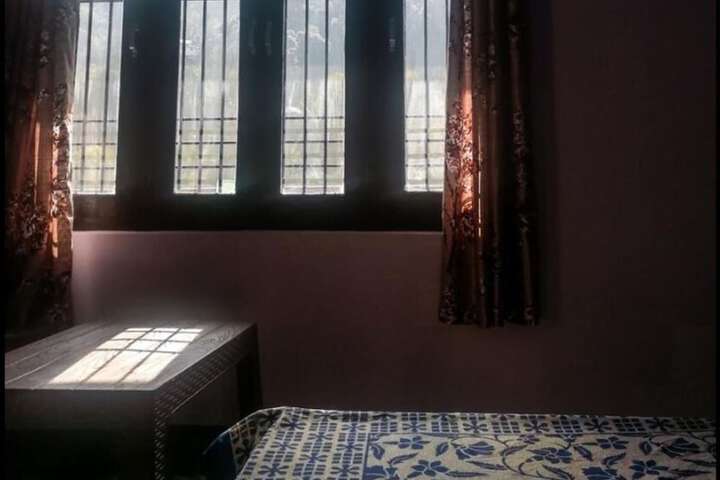 Room 3 of 10