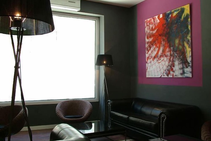 Lounge 30 of 36