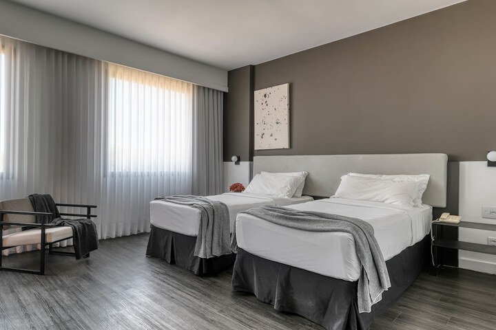 Room 12 of 93