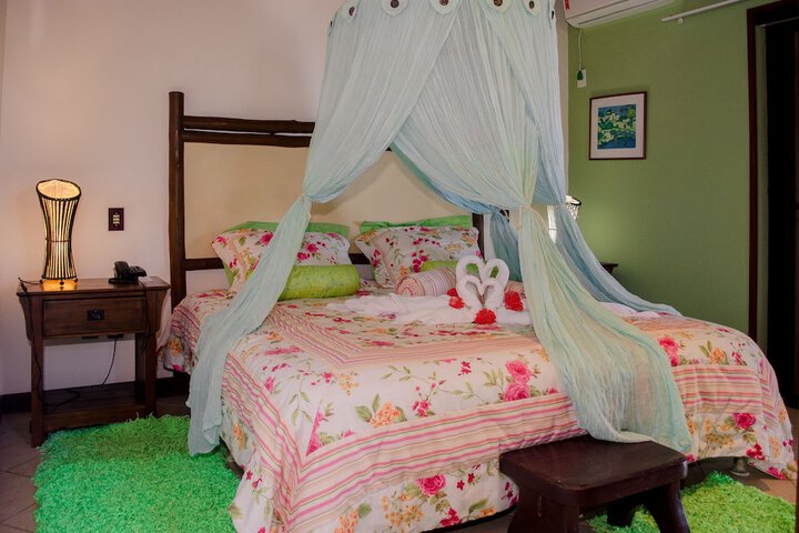 Room 25 of 103