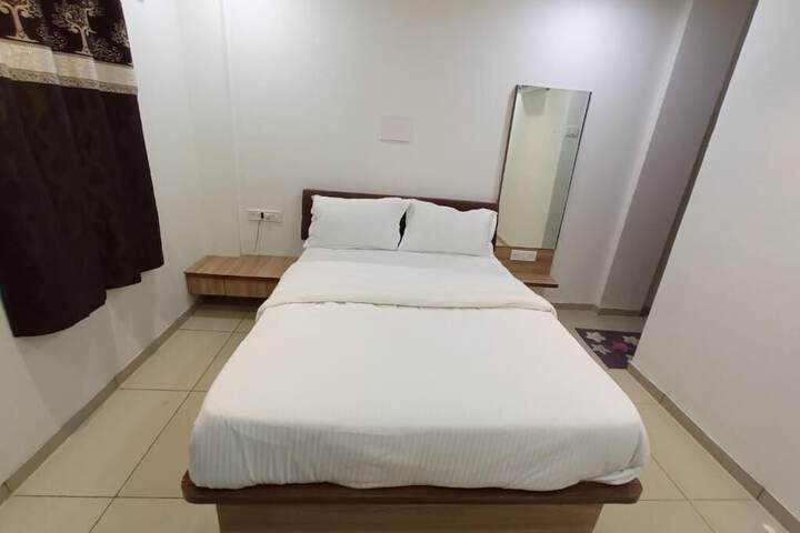 Room 8 of 40