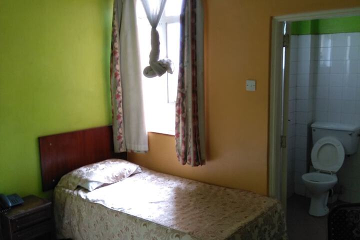 Room 4 of 50