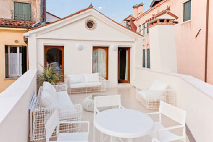 Dogi Suites