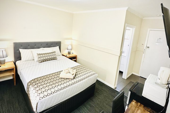 Room 3 of 18