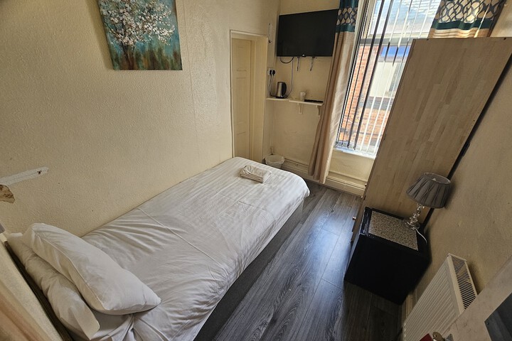 Room 17 of 39