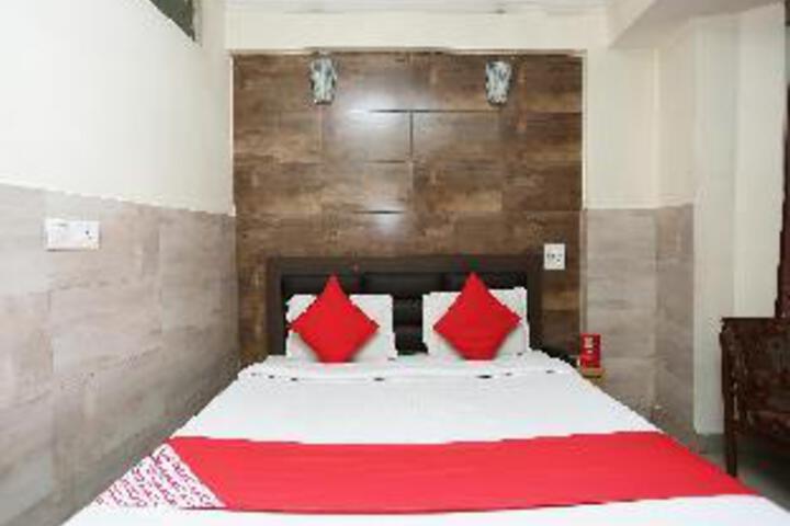 Room 9 of 30