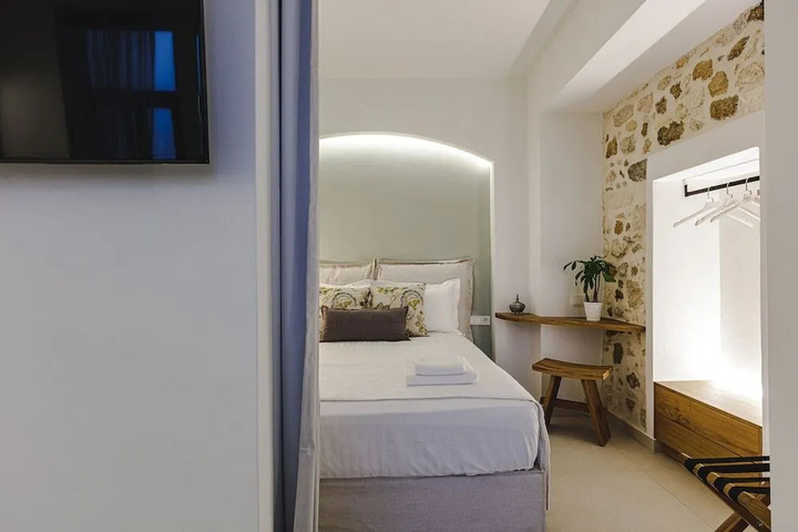 Room 5 of 14