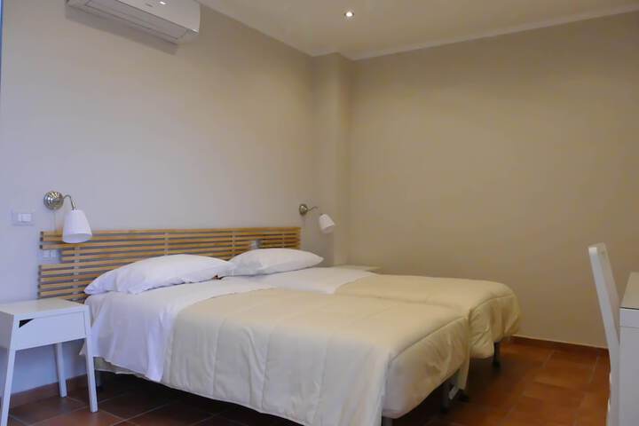 Room 6 of 28