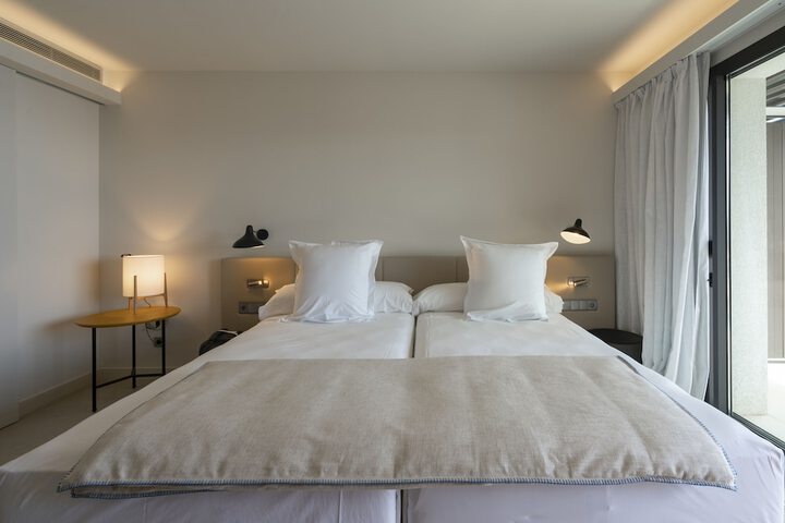 Room 5 of 38