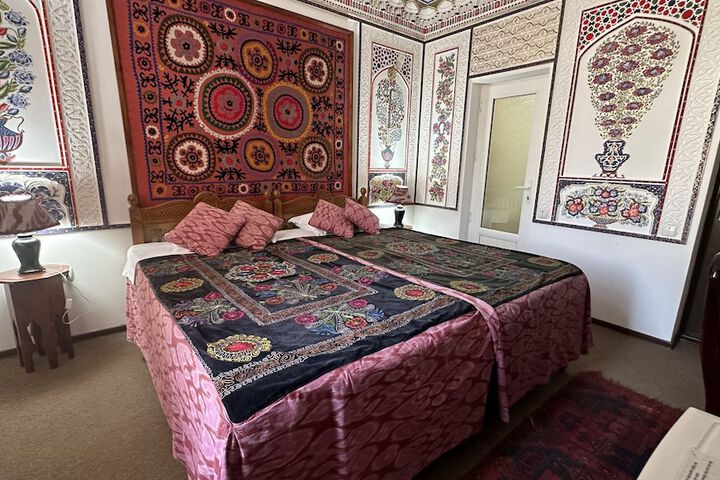 Room 4 of 23