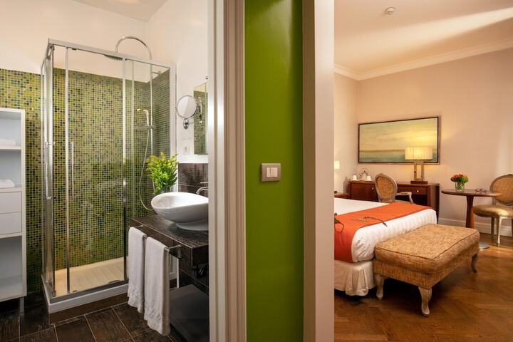 Room 4 of 42