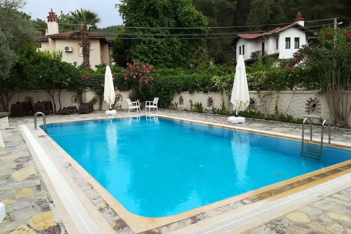 Pool 13 of 20