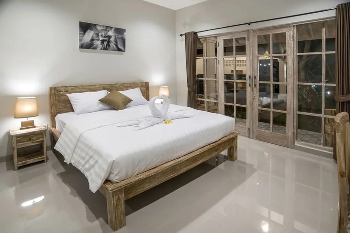 Room 2 of 18