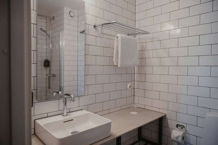 Room 104 of 157