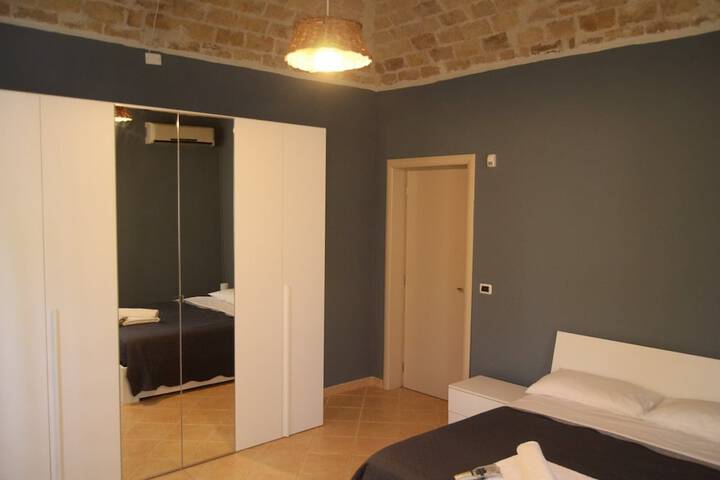 Room 4 of 20