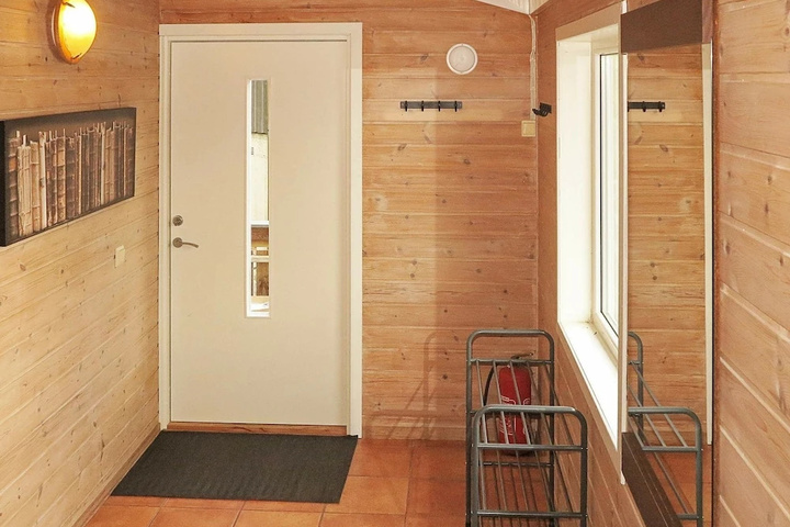 Room 8 of 14