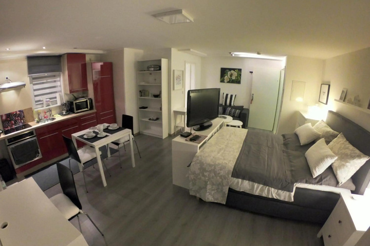 Room 2 of 11
