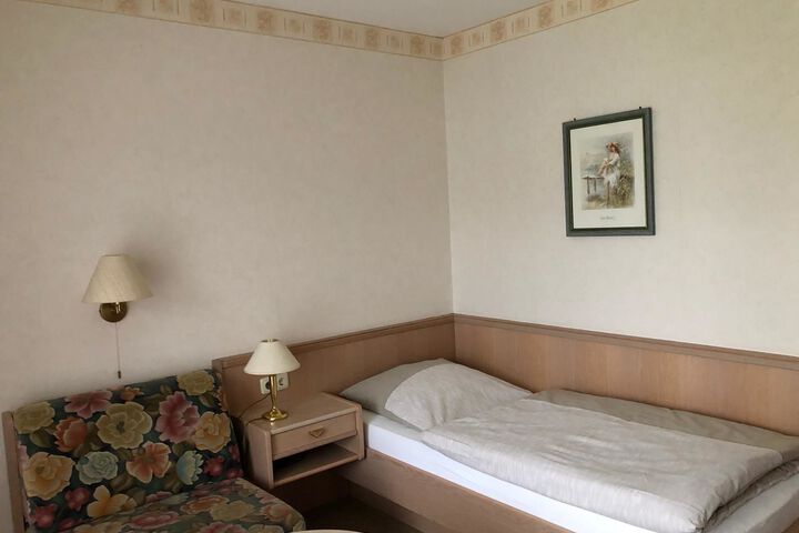 Room 8 of 9