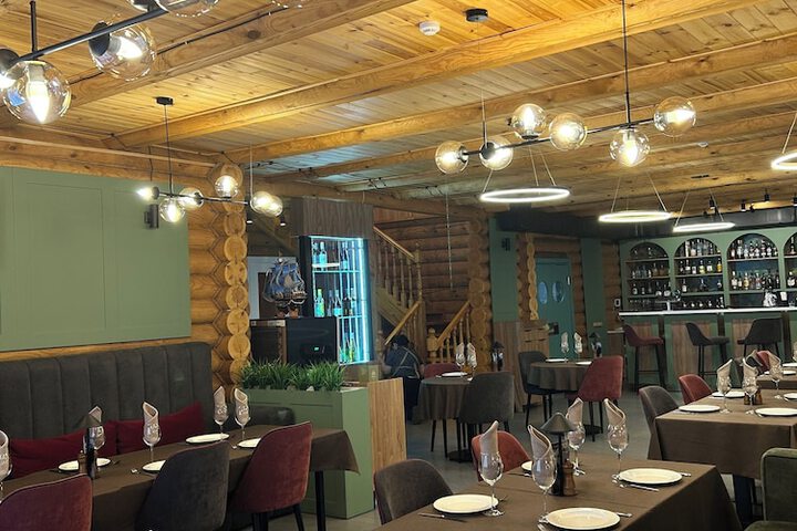 Dining 11 of 27