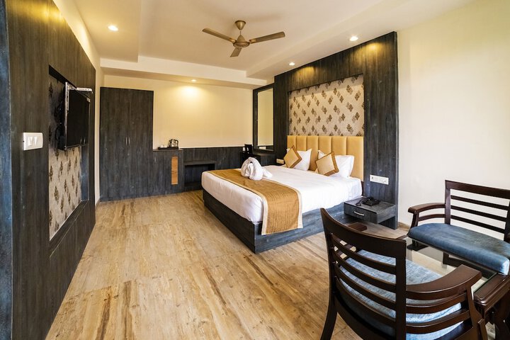 Room 10 of 34