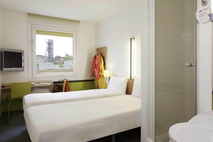 Room 14 of 37