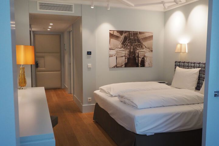 Room 22 of 77