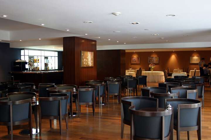 Lounge 63 of 81