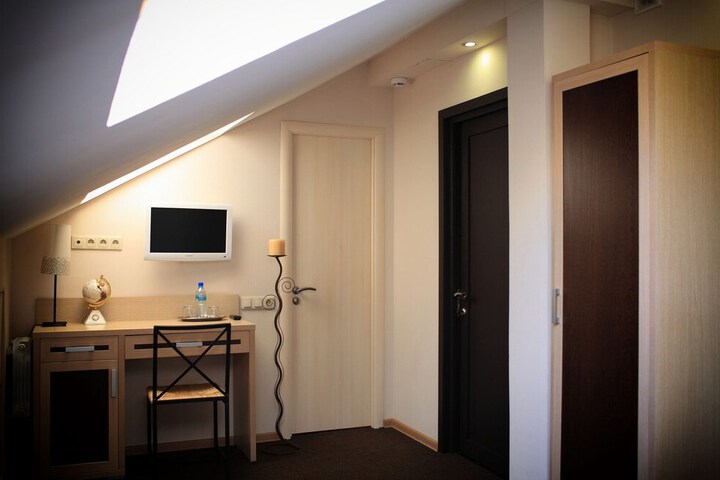 Room 63 of 77