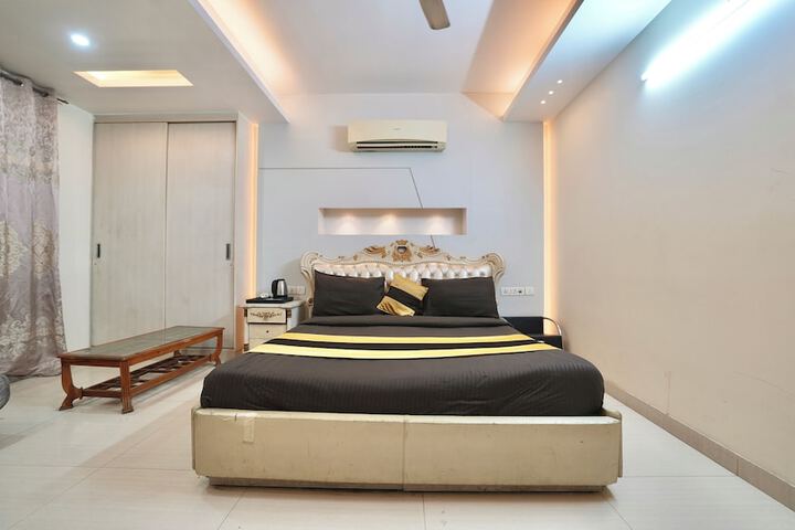 Room 13 of 44