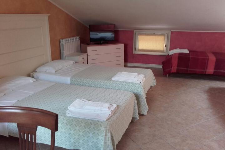 Room 15 of 76