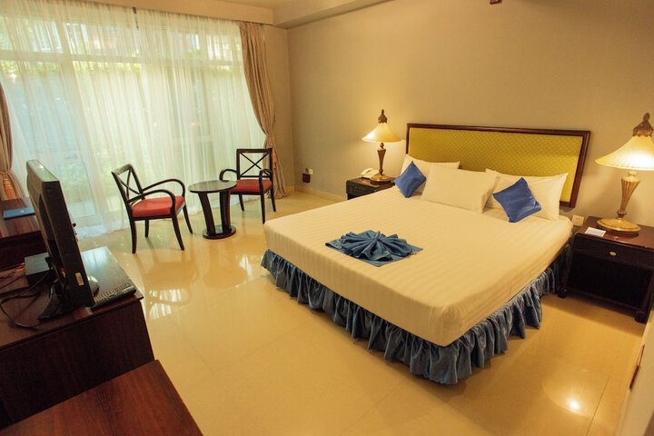 Room 9 of 33