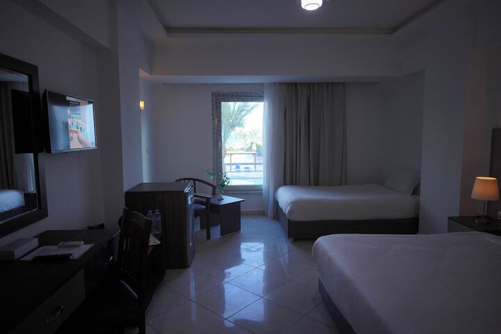 Room 12 of 27