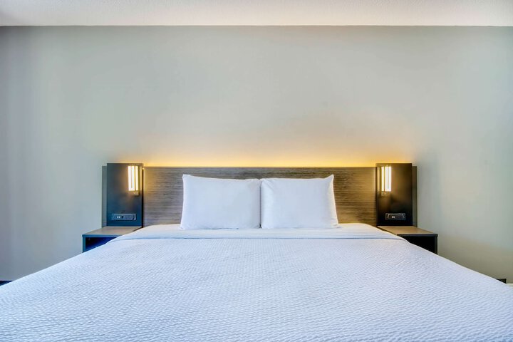 Room 9 of 27