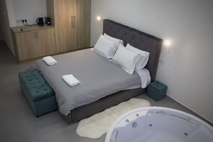 Room 17 of 31