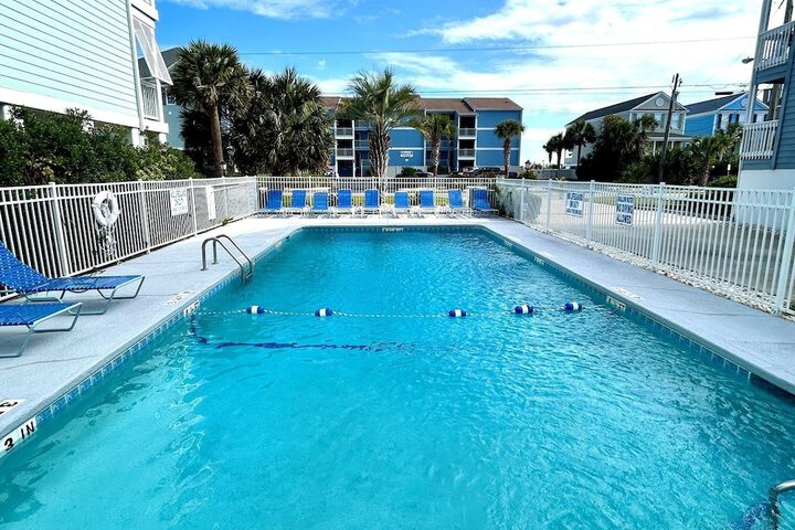 Pool 13 of 18