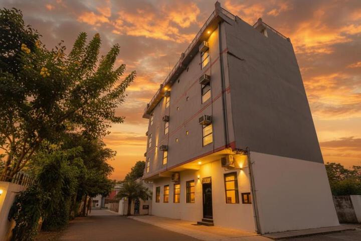 Hotel Rajhans - Best Budget Hotel in Gurgaon