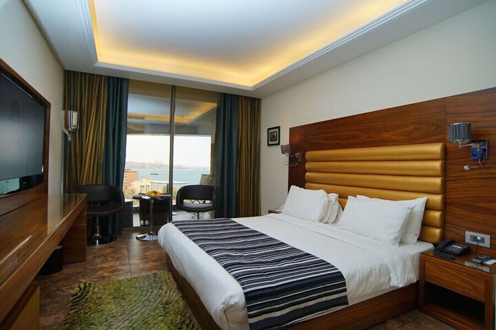 Room 25 of 61