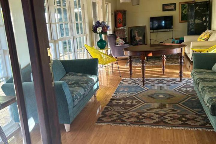 Lounge 2 of 23