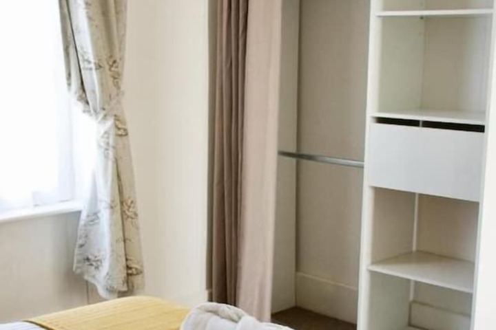 Room 4 of 36