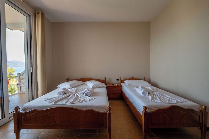 Room 12 of 178