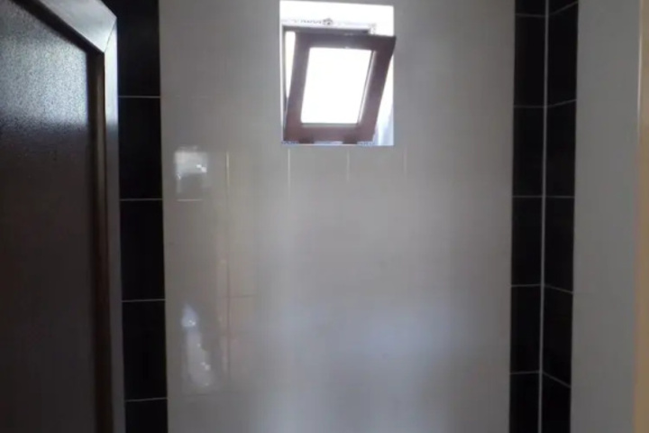 Room 2 of 3